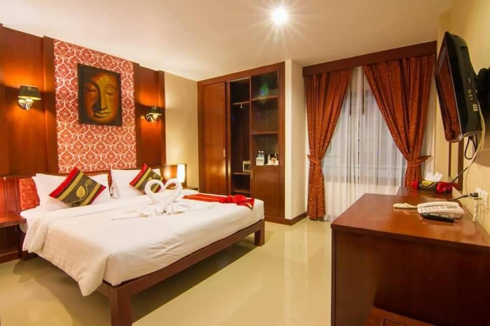 Patong Hemingways Hotel - Resim 3