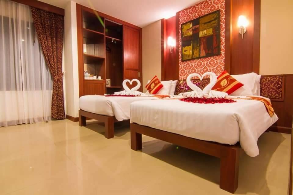 Patong Hemingways Hotel - Resim 11