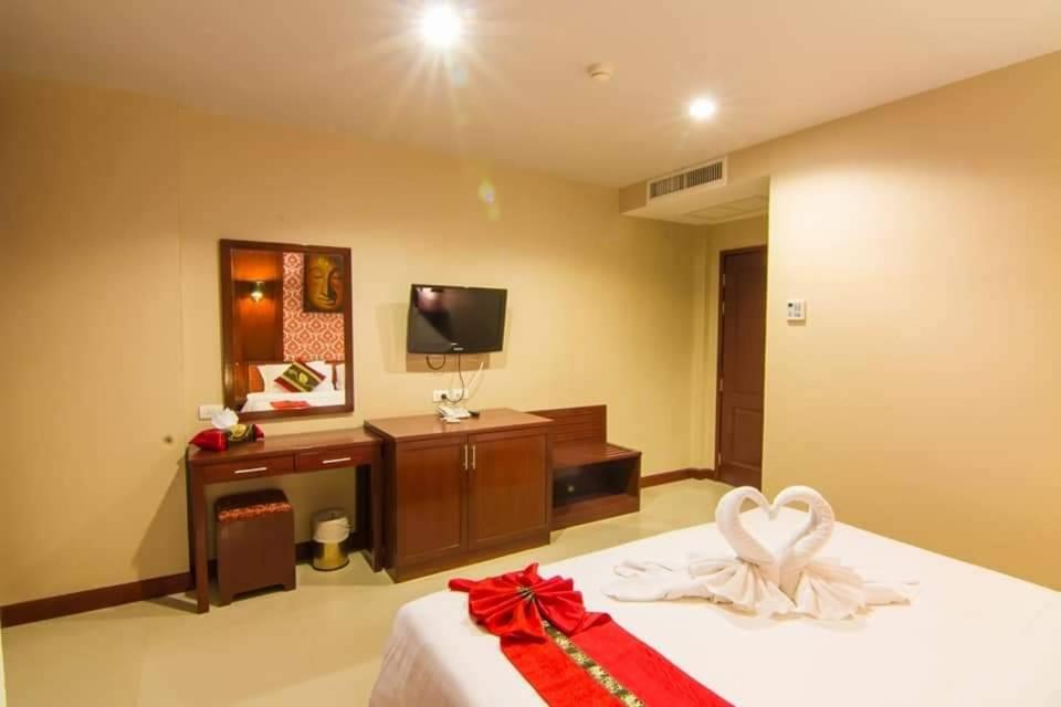 Patong Hemingways Hotel - Resim 15