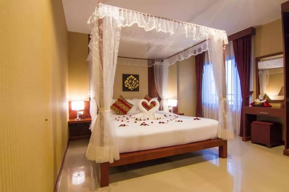 Patong Hemingways Hotel - Resim 17