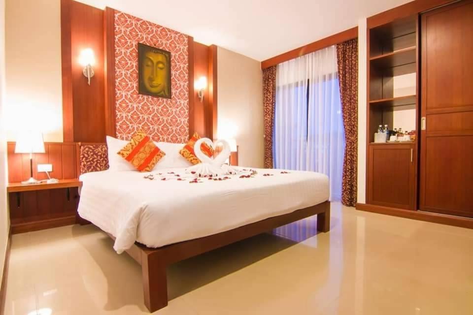 Patong Hemingways Hotel - Resim 21