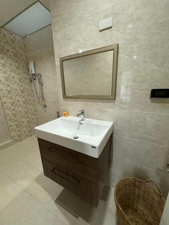 EM HOME Sukhumvit Bangkok - near Terminal 21, EM District Malls, BTS and MRT Lines - 6