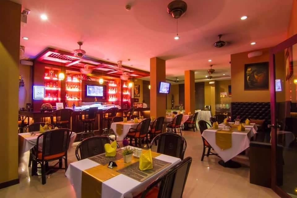Restaurace v ubytování Patong Hemingways Hotel