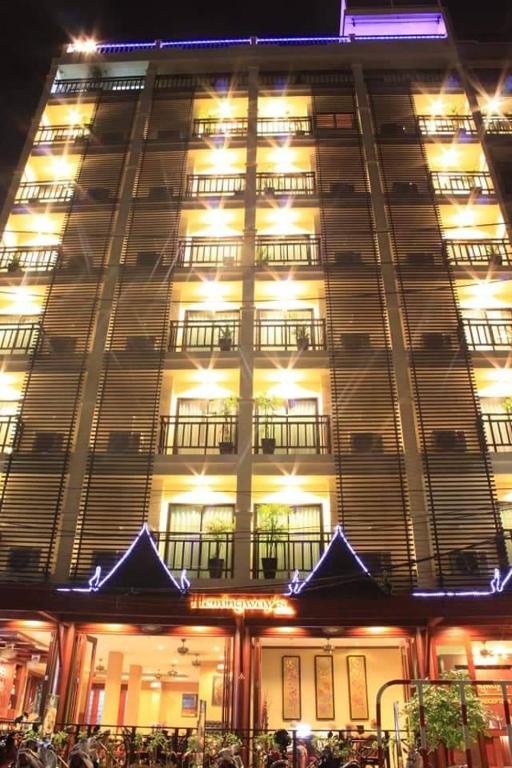 Patong Hemingways Hotel - Resim 1