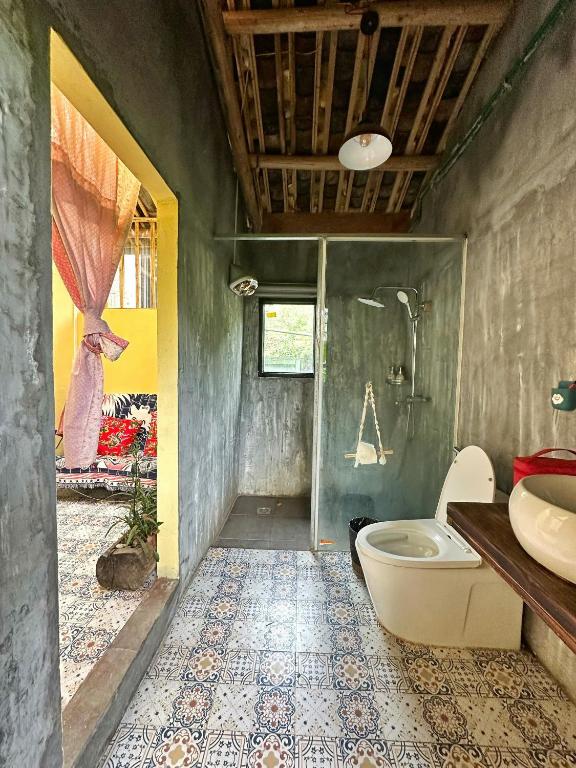 Phòng tắm tại Maison de Hill Home