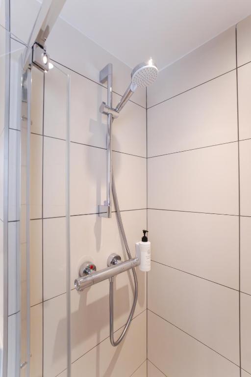 easyHotel Marseille Euromed - Resim 15