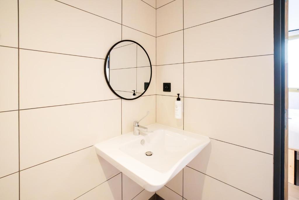 easyHotel Marseille Euromed - Resim 31