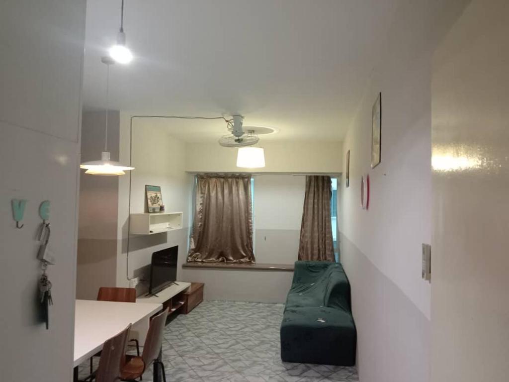 Kuchyň nebo kuchyňský kout v ubytování Inap Damai UUC Homestay