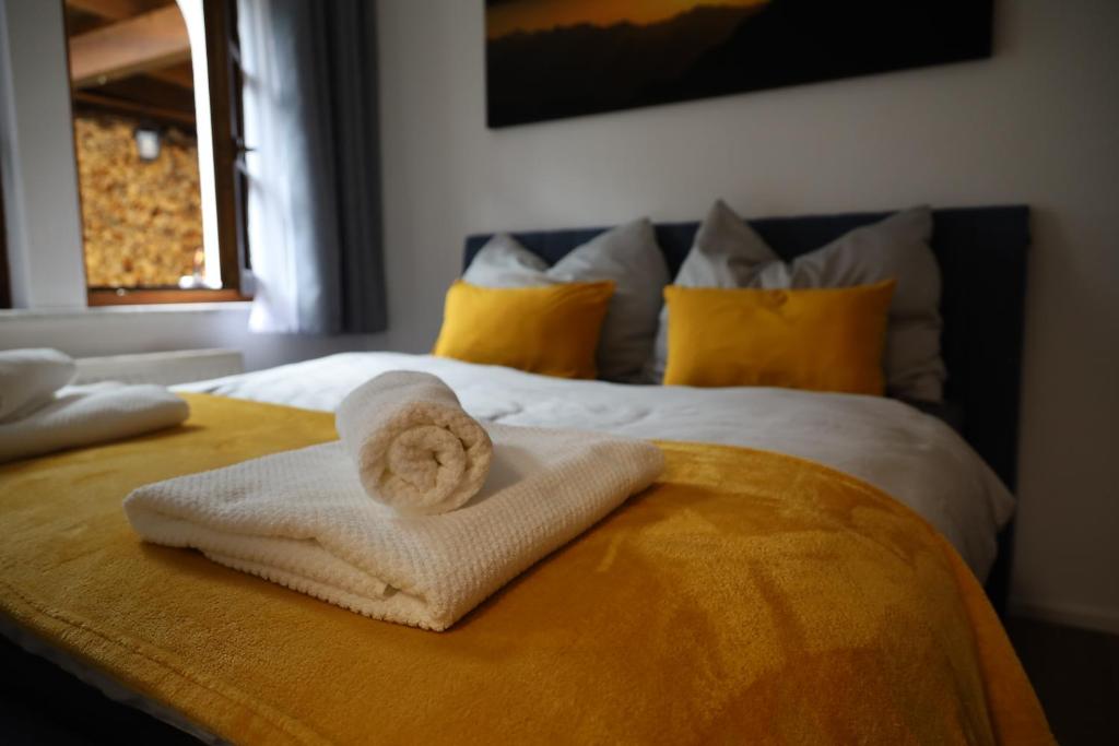 Postel nebo postele na pokoji v ubytování Ferienwohnung Steinbock