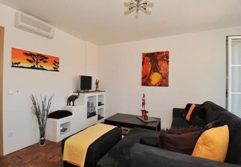 Televízia a/alebo spoločenská miestnosť v ubytovaní Apartments Martin