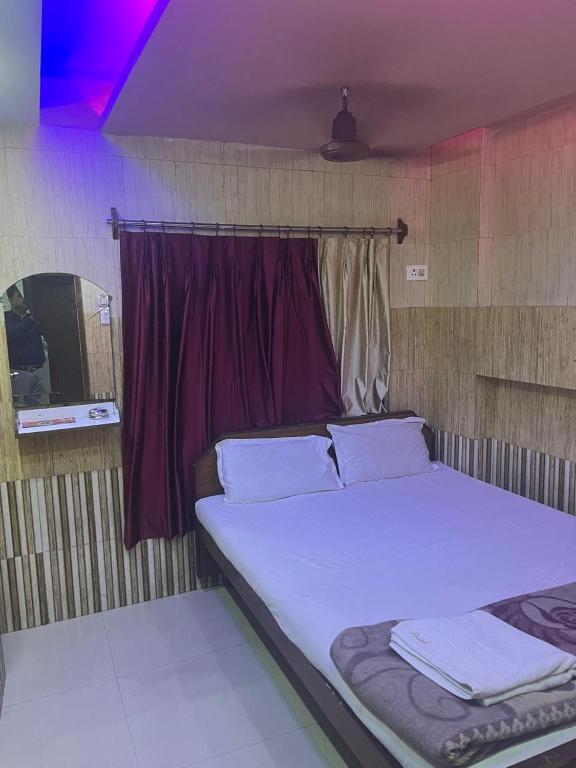 Postel nebo postele na pokoji v ubytování Lodge Babul