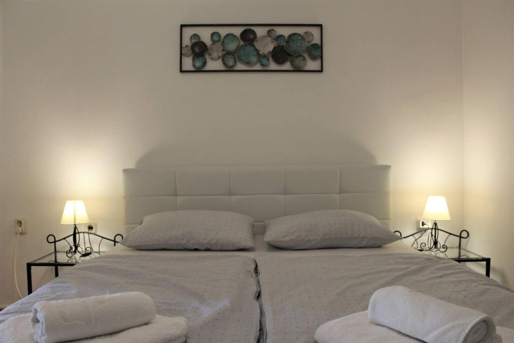 Postel nebo postele na pokoji v ubytování Apartments Zeljko B