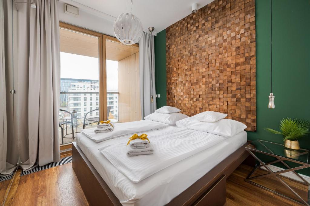 Postel nebo postele na pokoji v ubytování GO Apartments - ApartHotel