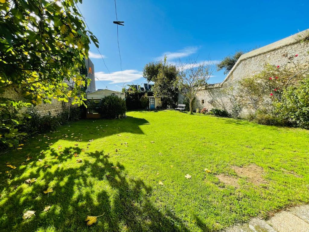 Zahrada ubytování Hoya, Appt en front de mer avec jardin partagé