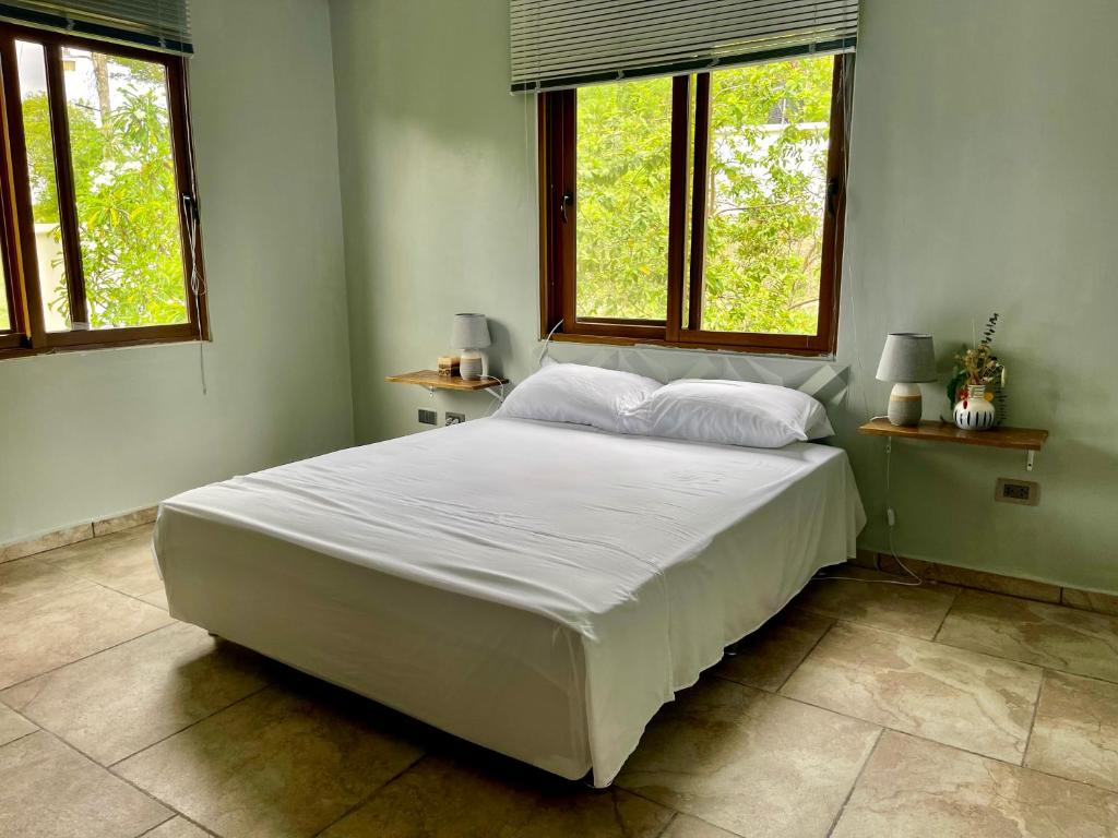 Postel nebo postele na pokoji v ubytování Exclusive Mountain Villa with Ocean View near Puerto Plata