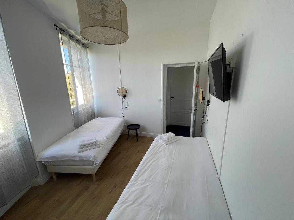 Hotel Clermont Airport - Twin Room