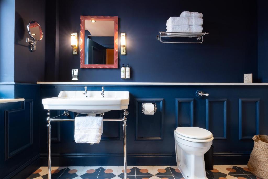 The Coat and Bear - A Heartwood Inn - Fancy Kamer