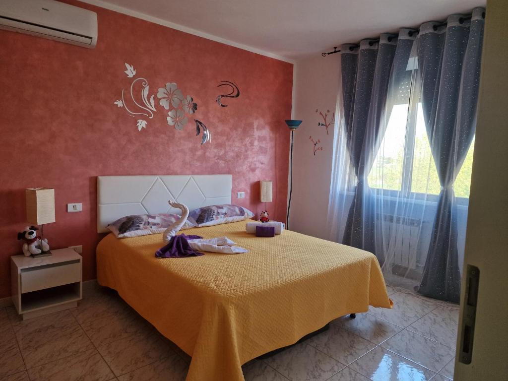 A bed or beds in a room at Appartamento Divino Tramonto