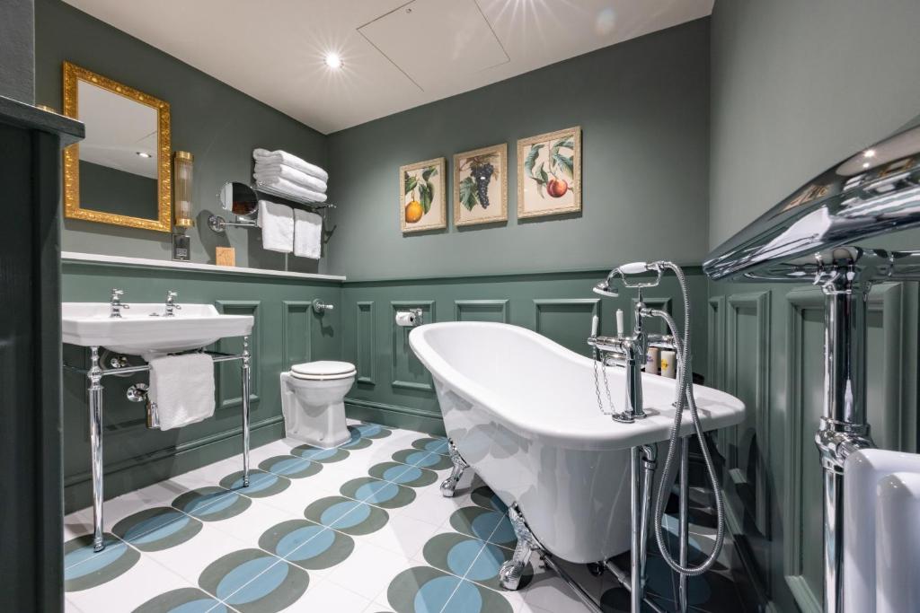 The Coat and Bear - A Heartwood Inn - Luxe Kamer