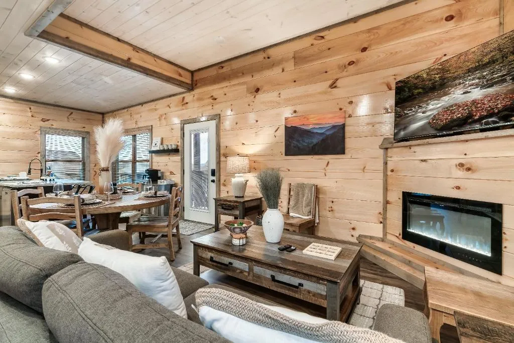 Near Dollywood With Hot Tub, Game Room Home Theater