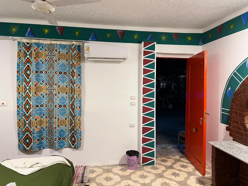Postel nebo postele na pokoji v ubytování Luxor Old Nile Hotel