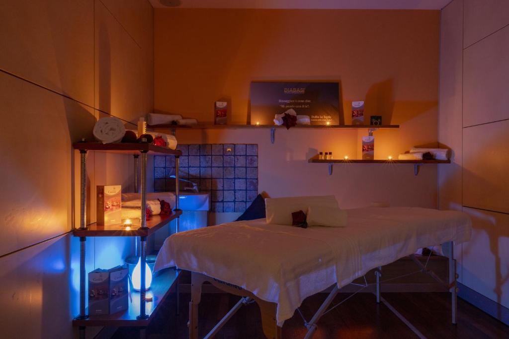 Kuchyň nebo kuchyňský kout v ubytování Hotel Corona & Spa