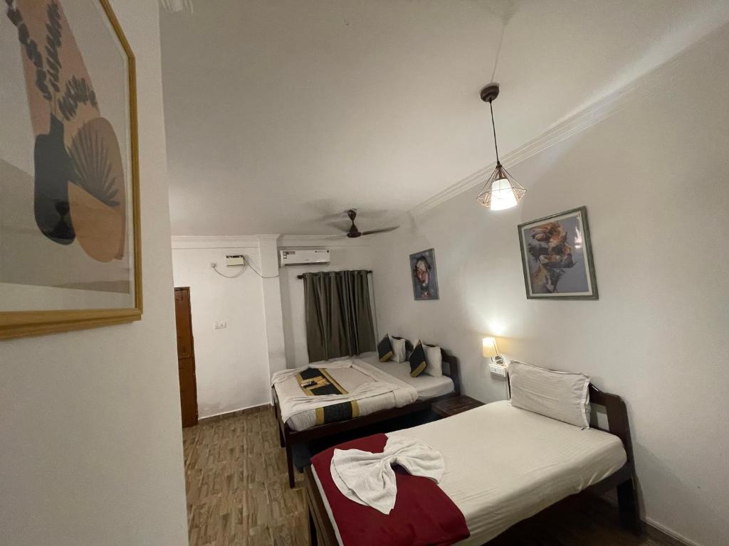 Postel nebo postele na pokoji v ubytování RJ14 Accommodations at Baga Beach