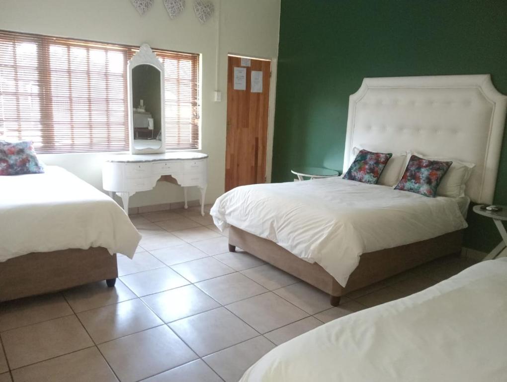 Postel nebo postele na pokoji v ubytování Villa de la Rosa Klerksdorp