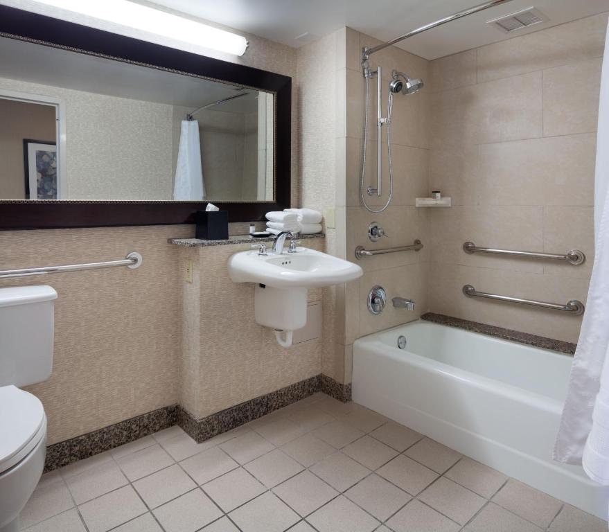 Sheraton Kansas City Hotel at Crown Center - Queen Room Met Twee Queensize Bedden En Aangepaste Badkuip - Mobiliteit Toegankelijk