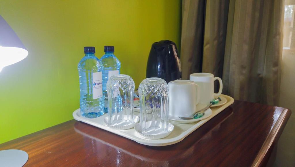 Utensilios para hacer té y café en 67 Airport Hotel Nairobi
