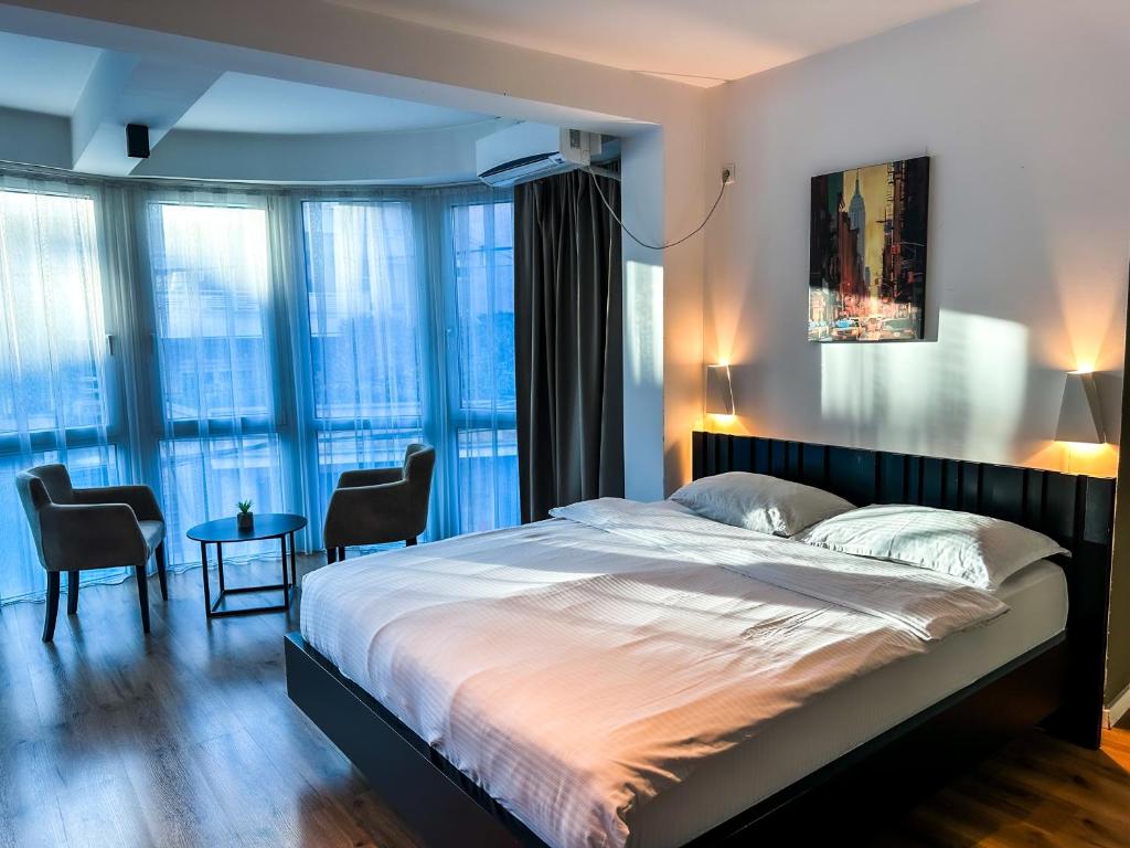 Postel nebo postele na pokoji v ubytování Swiss Apartments Prishtina