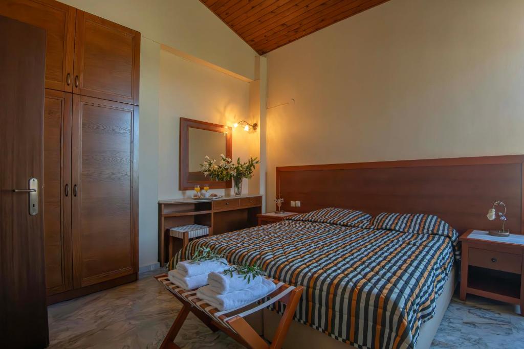 Postel nebo postele na pokoji v ubytování Koukos Inn
