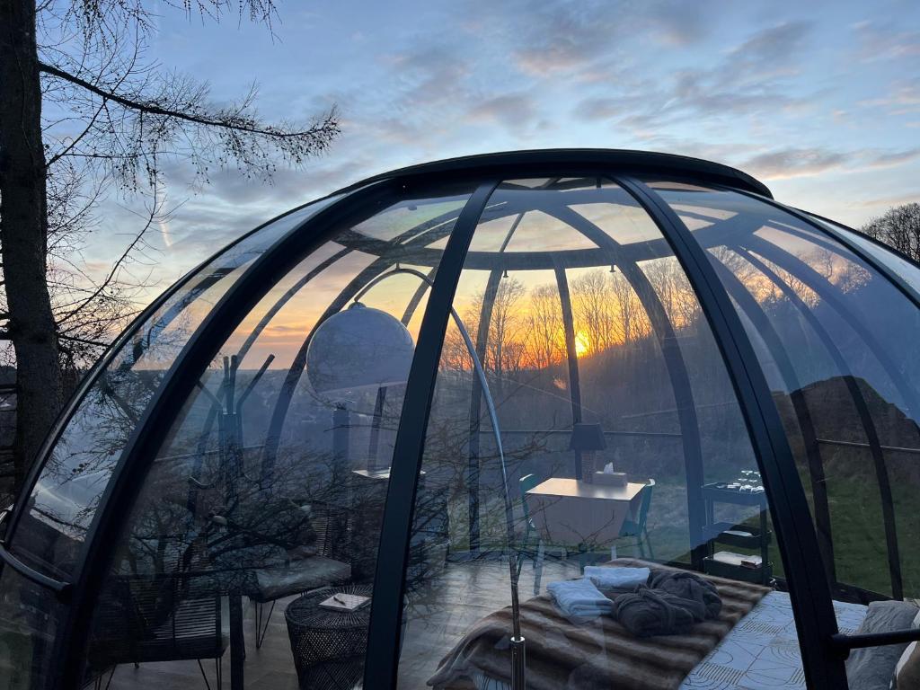 Východ nebo západ slunce při pohledu z luxury tent nebo okolí