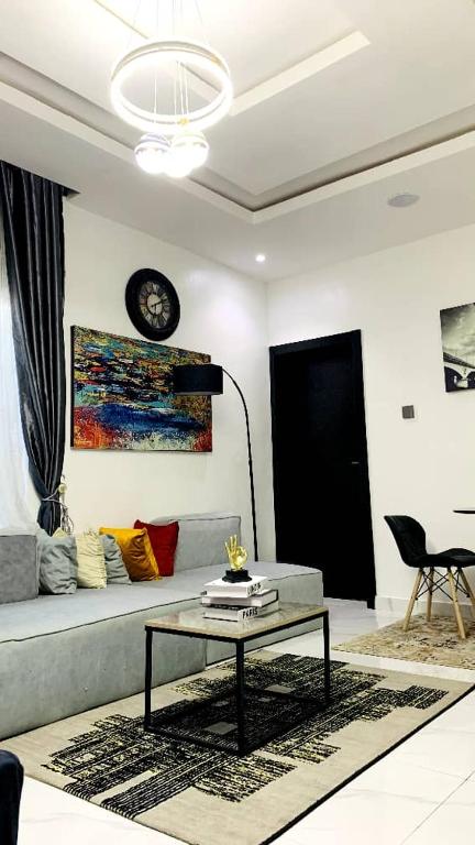 Posezení v ubytování WHITEFIELD LUXURY APARTMENT