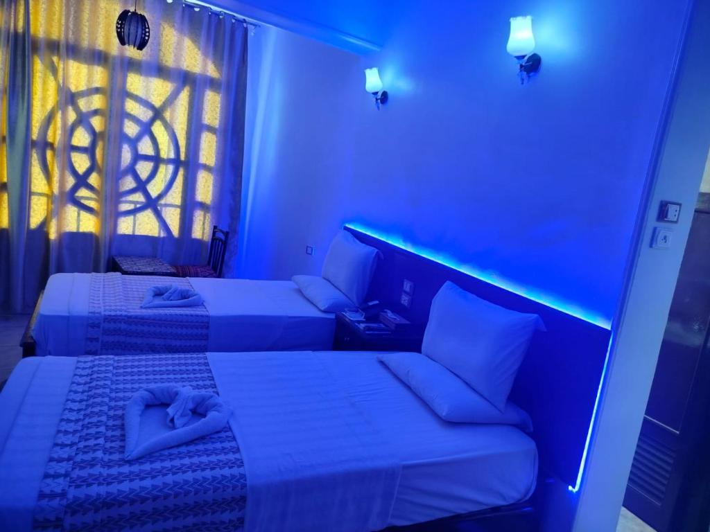 Postel nebo postele na pokoji v ubytování Abo Elwafa Hotel