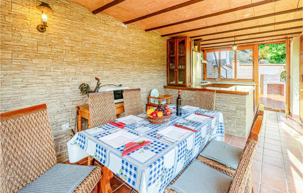 Posezení v ubytování Cozy Home In Nerja With Wifi