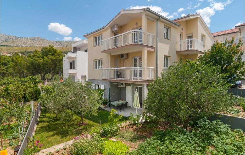 One-Bedroom Apartment In Podstrana