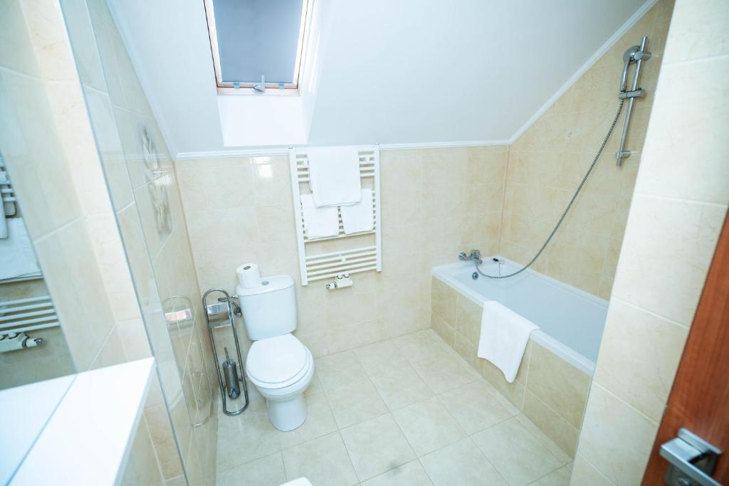 Dinasty Hotel - Triple Room