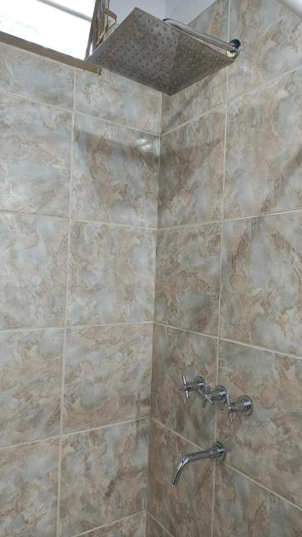 Koupelna v ubytování Departamento equipado, centrico, cochera cubierta Sarmiento265apart D18