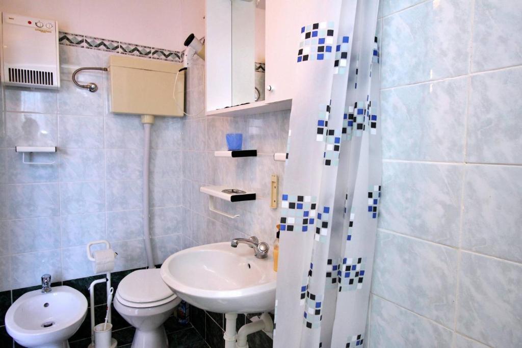 Kúpeľňa v ubytovaní Apartments Andela J