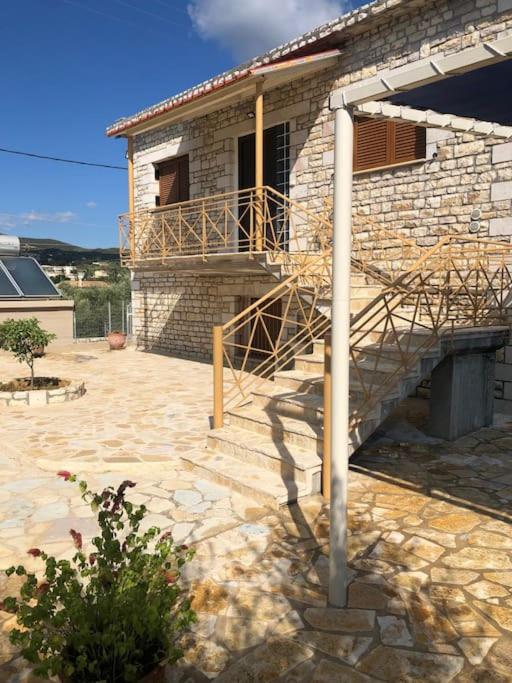 Budova, kde se vila nachází
