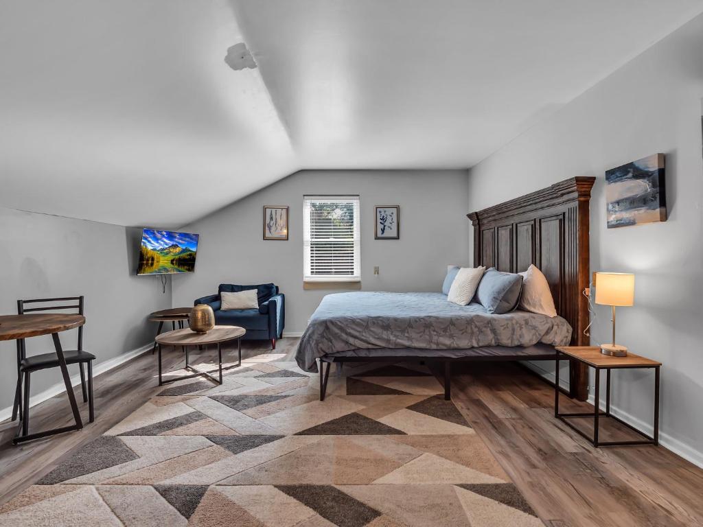 Timberline Lodge - Deluxe Queen Room