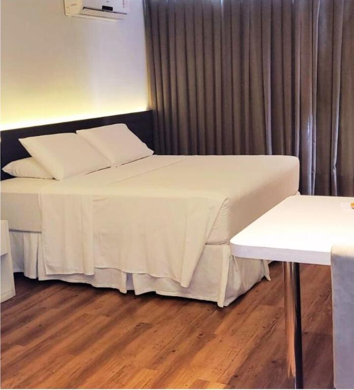 Postel nebo postele na pokoji v ubytování Atmosfera Hotel