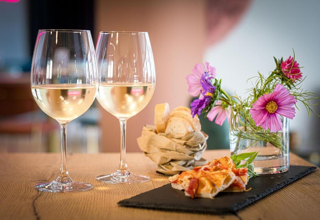 The Base Berlin ONE - Resim 26