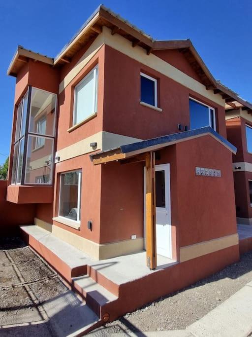 a red house with the front of it at Moderno Duplex 1 - Complejo Las Cerezas in Esquel