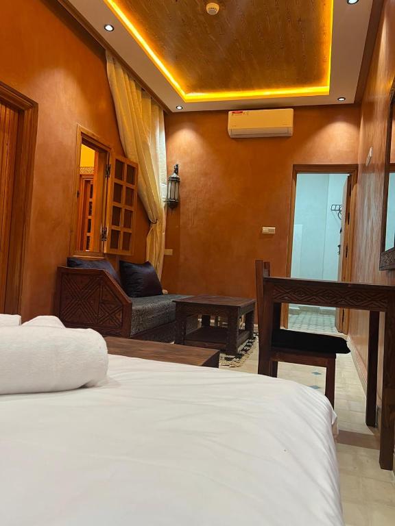 Postel nebo postele na pokoji v ubytování Dar Chams Ouarzazate