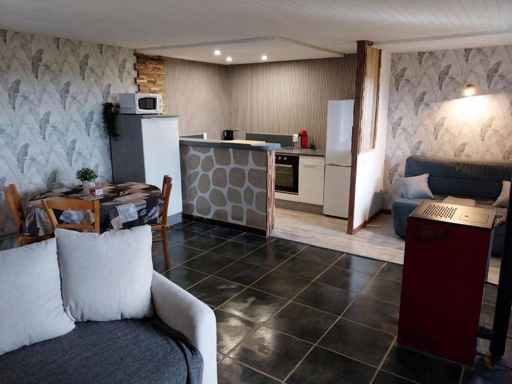 Kuchyň nebo kuchyňský kout v ubytování Gîte Traitsanes En Berry Centre Val de Loire