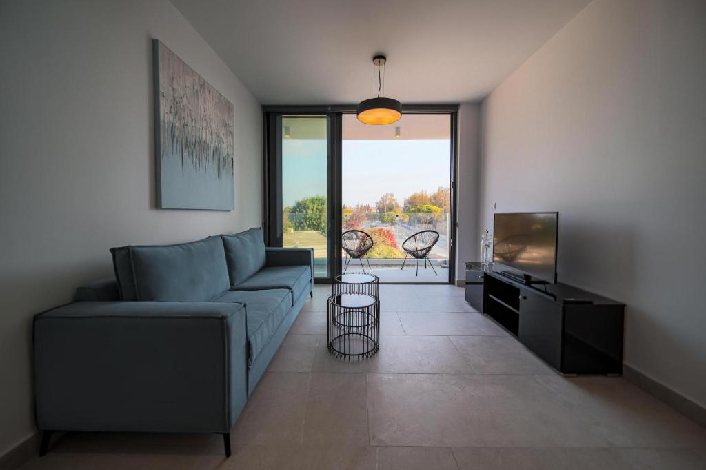 Avenue 102 1 bedroom apartment