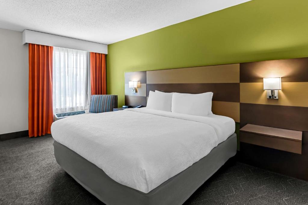 a large bed in a hotel room with a large white bed at Best Western Niceville - Eglin AFB Hotel in Niceville