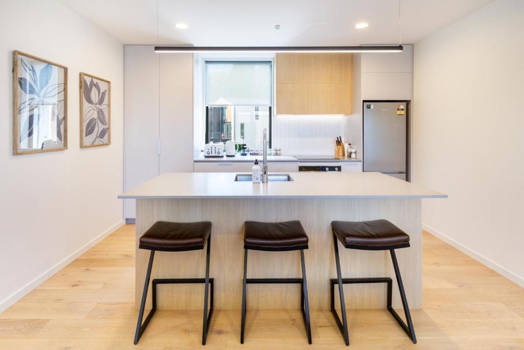 Getaway on Manchester Street - Carpark, Central - Resim 40